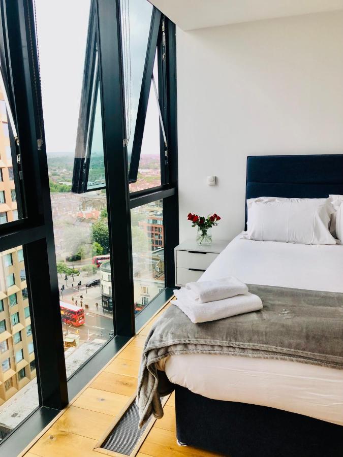 Luxury 2 Bedroom Apartment 20 Min From Central London Exterior photo