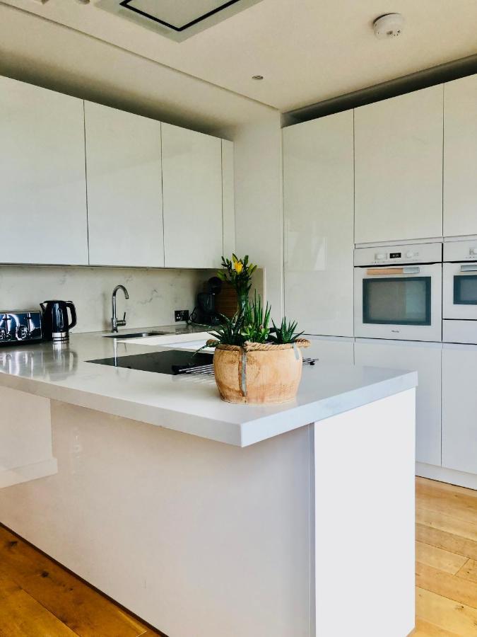 Luxury 2 Bedroom Apartment 20 Min From Central London Exterior photo