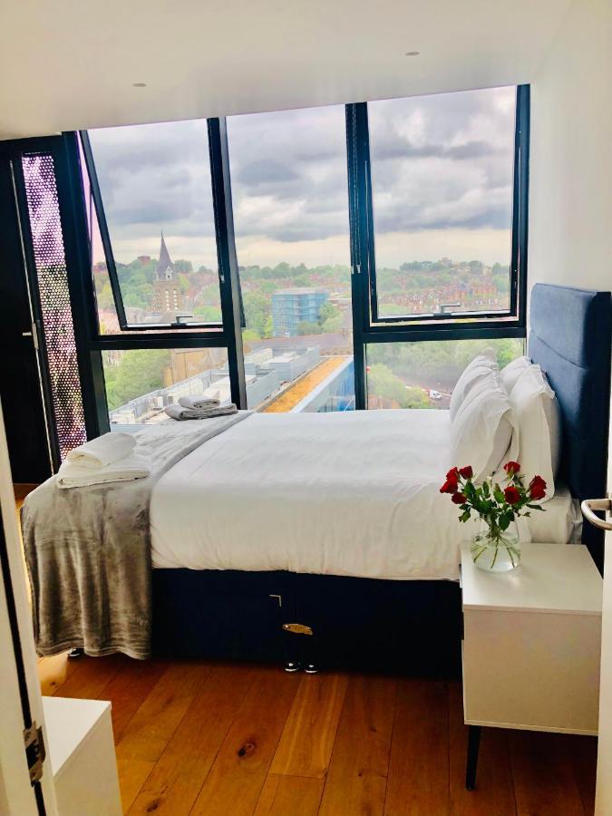 Luxury 2 Bedroom Apartment 20 Min From Central London Exterior photo